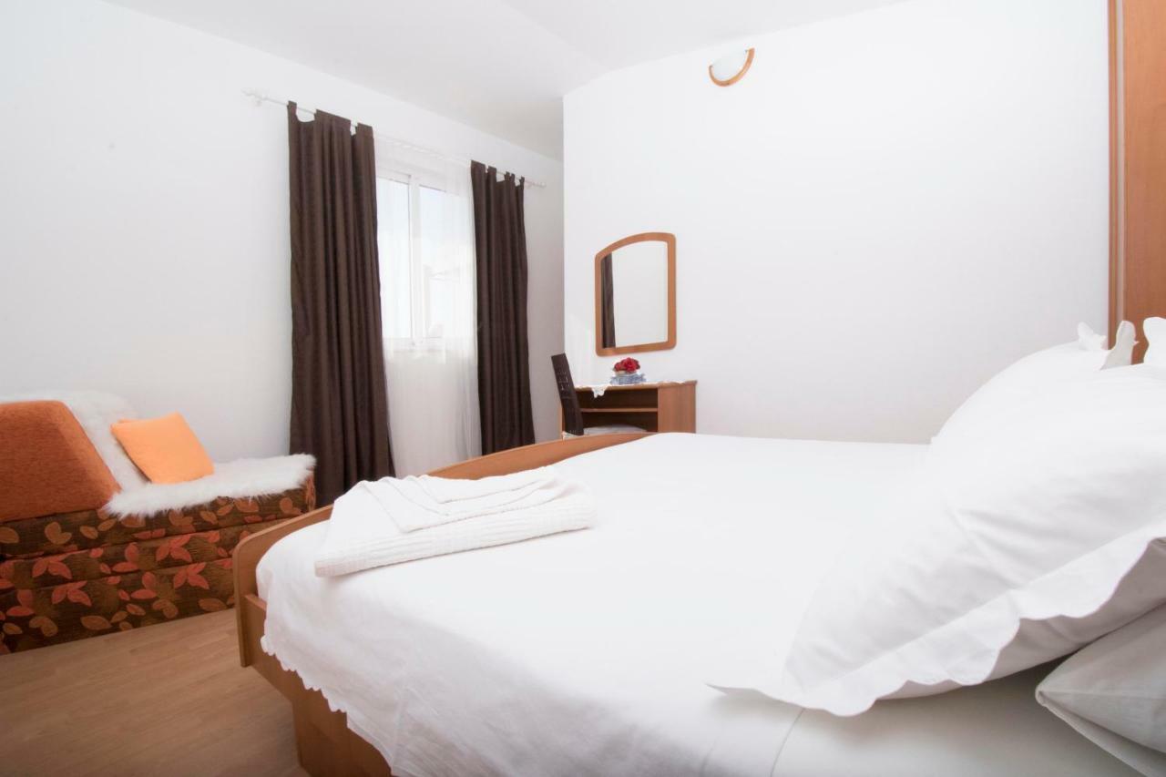 Apartment & Rooms Meri Tučepi Екстериор снимка