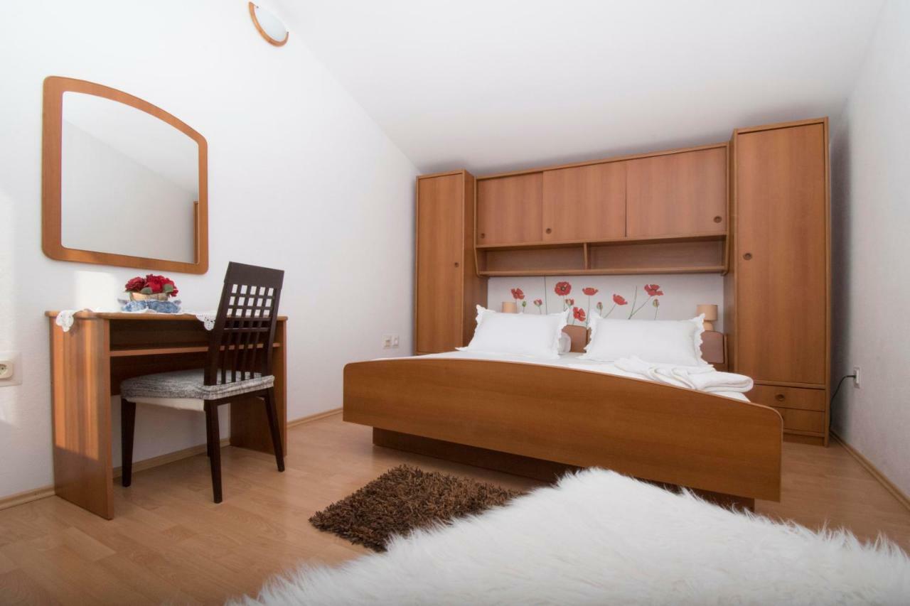 Apartment & Rooms Meri Tučepi Екстериор снимка